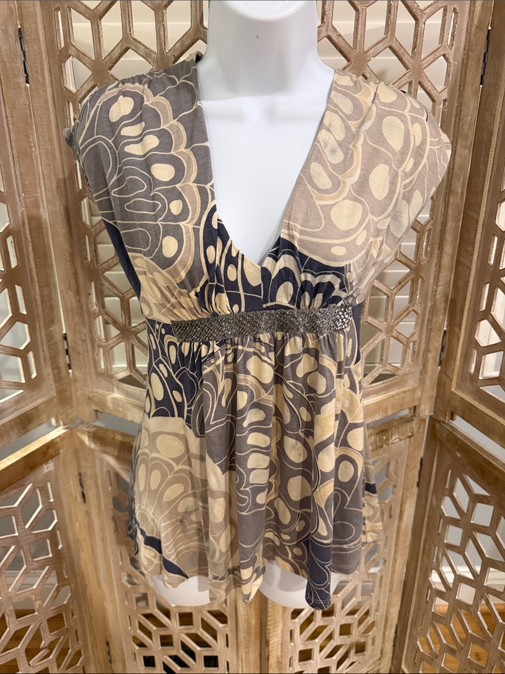 Express Cap Sleeve V-Neck Patterned Women's Top in Taupe and Cream Sz XS